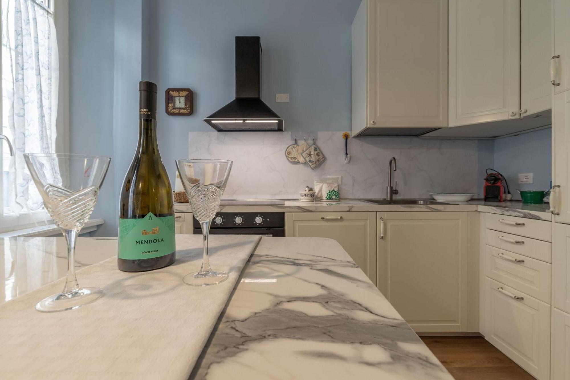 Italian Experience- Ancona City Apartment Bagian luar foto
